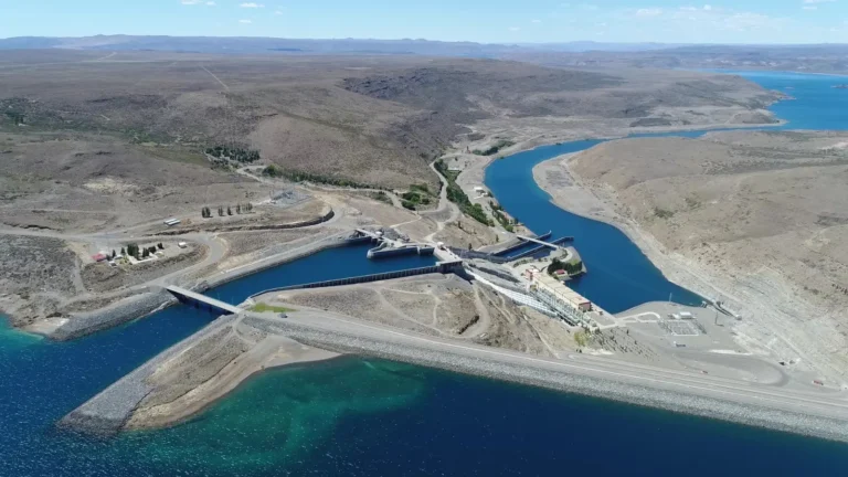 Río Negro promulgó la ley que fija el cobro de un canon por el uso de sus ríos en las hidroeléctricas