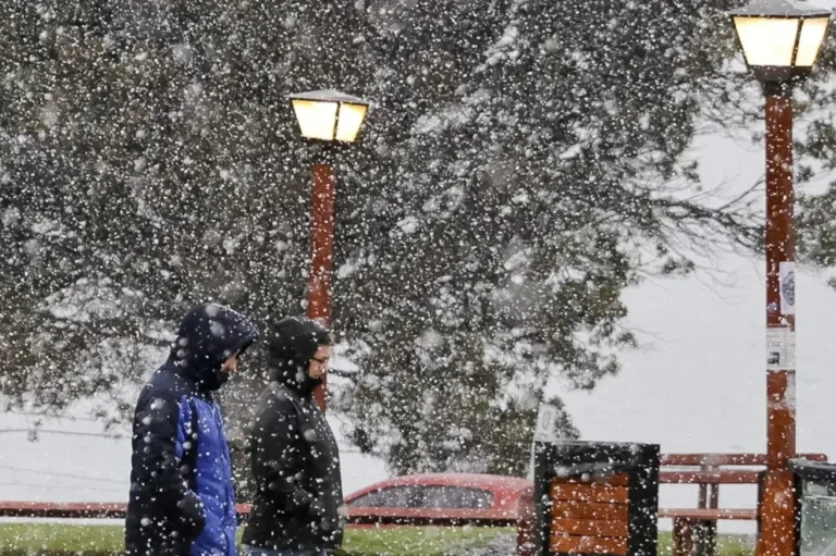 El Servicio Meteorológico Nacional emitió una alerta amarilla por nevadas y fuertes vientos en Bariloche
