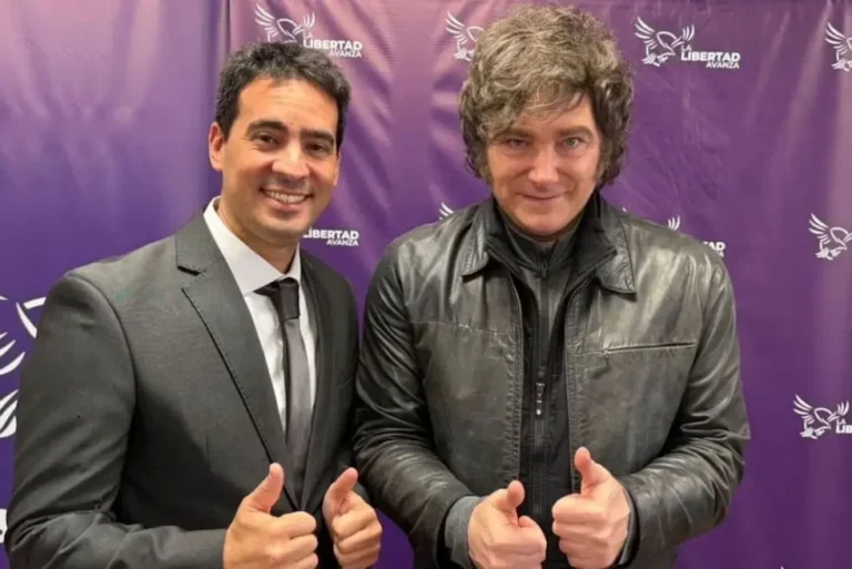 Javier Milei  busca retomar el control  de la agenda y se mostrará junto a Adrián Ravier, su nuevo vocero