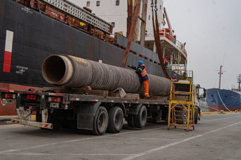 Vaca Muerta Oil Sur: llegaron a Río Negro los tubos de acero para el tramo submarino del ducto