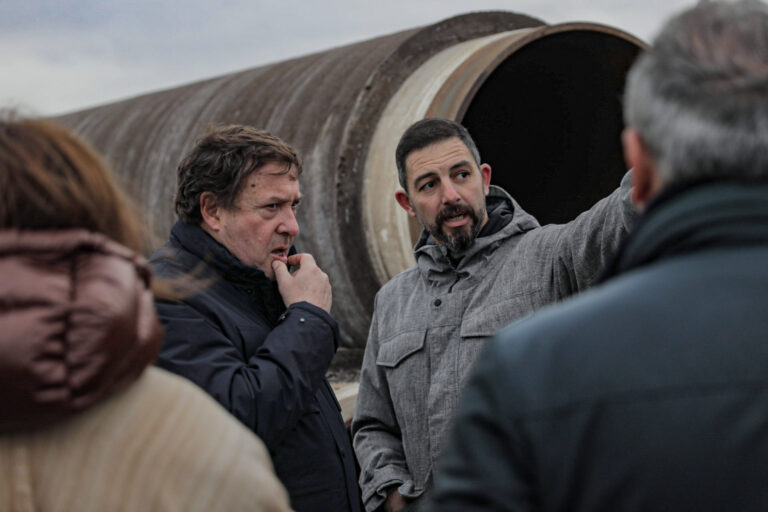 Weretilneck recorrió las obras clave para la exportación de GNL en 2027