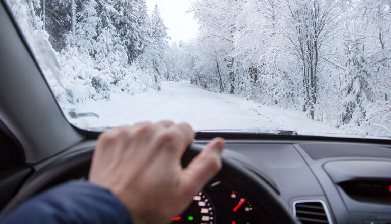 Temporal en la cordillera: las pautas de prevención clave para transitar con nieve y hielo en las calles de Bariloche