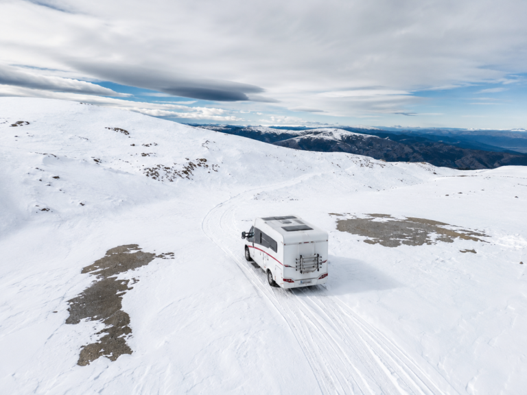 Confió en las indicaciones del GPS y quedó atrapado en la nieve junto a su hija cuando viajaban hacia Piedra del Águila