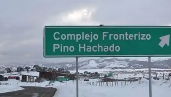 Cerraron temporalmente Pino Hachado por hielo y nieve: cómo están Cardenal Samoré y los demás pasos a Chile