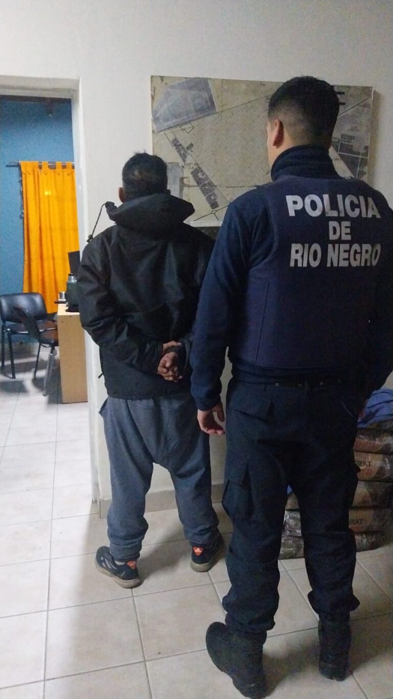 Feroz gresca en Bariloche: atacó a otro hombre con un cuchillo, lo hirió en la mano y fue atrapado por la Policía