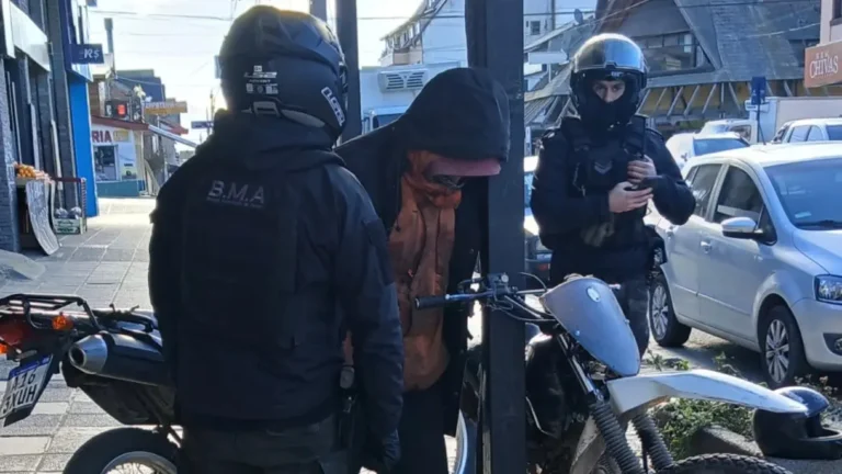 La Brigada Motorizada recuperó una moto en la calle Onelli y demoró al conductor