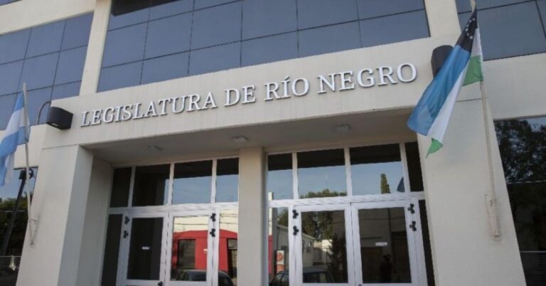 El Gobierno envió a la Legislatura el proyecto de pase a planta permanente acordado con ATE