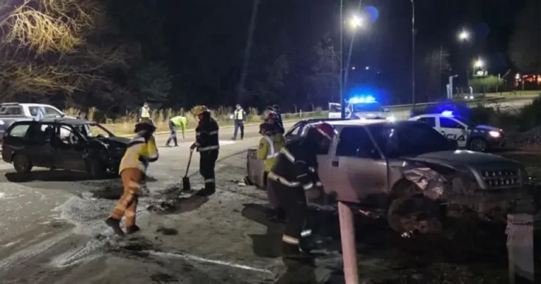 Grave choque en la Ruta 40: una camioneta se quedó sin frenos, circuló a contramano y dejó tres heridos