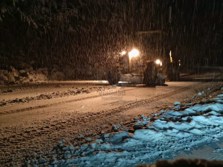 Alertan por severas complicaciones en las rutas cordilleranas: piden precaución hacia El Bolsón y sigue el corte en Siete Lagos