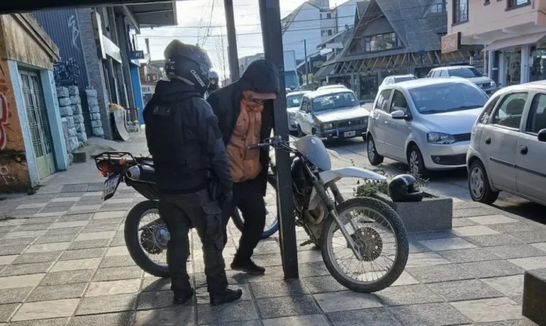 Detuvieron a un motociclista en Bariloche con un rodado que tenía pedido de secuestro desde abril
