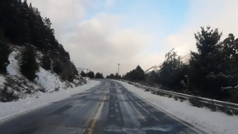 Mejoró la transitabilidad tras las intensas heladas, pero exigen máxima precaución por el hielo