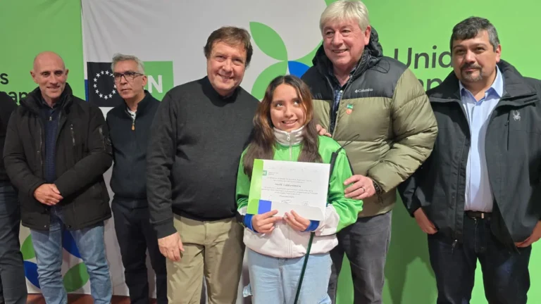 Menos riesgo eléctrico y menor costo: entregan estufas metálicas a 39 familias del barrio Alun Ruca en Bariloche