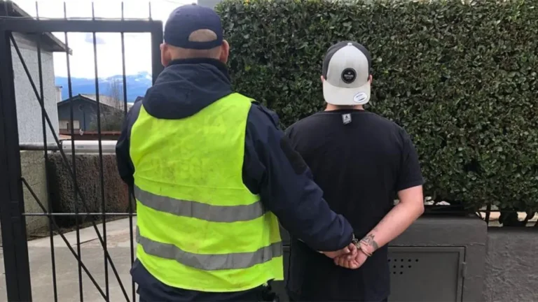 Bariloche: lo interceptaron en un operativo vehicular y descubrieron que tenía pedido de captura