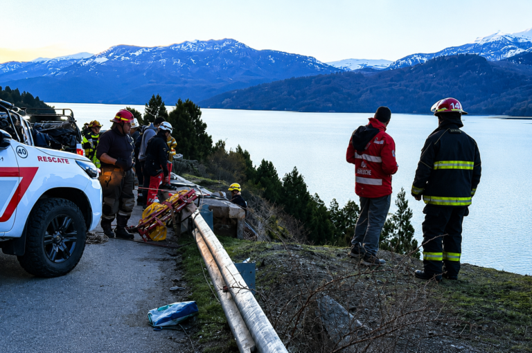 Tragedia en la Ruta 40: hallaron muerto en el lago Lácar al conductor del auto que cayó al precipicio