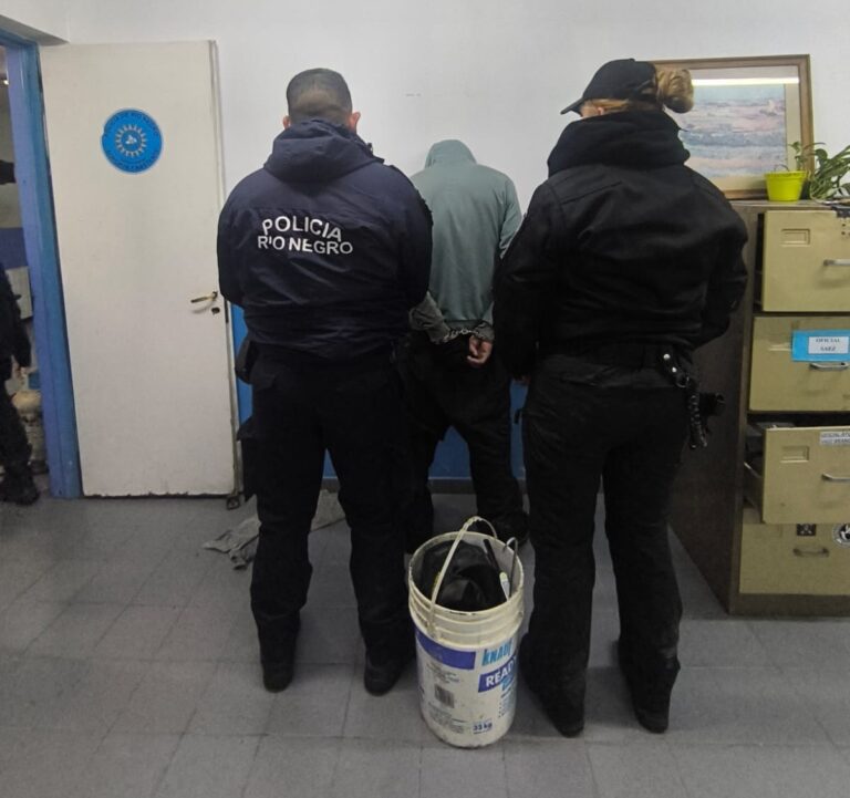 La Policía detuvo a un hombre tras el robo de herramientas y una garrafa en una obra en construcción