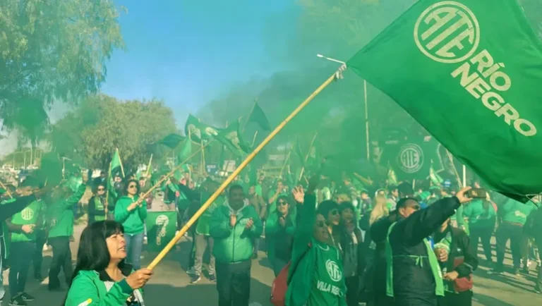 ATE se moviliza en la Legislatura e instala un acampe con vigilia en respaldo al pase a planta permanente