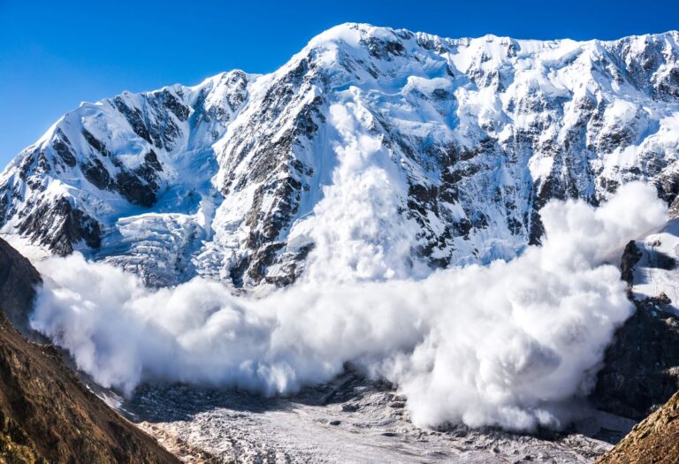 Advierten por un elevado riesgo de avalanchas en la zona de alta montaña en Bariloche