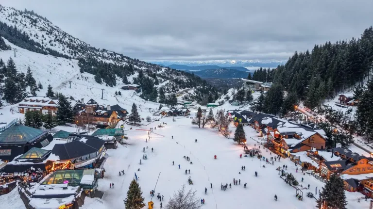 Río Negro cerró un exitoso fin de semana largo impulsado por la nieve en la Cordillera y la fauna marina en la Costa Atlántica