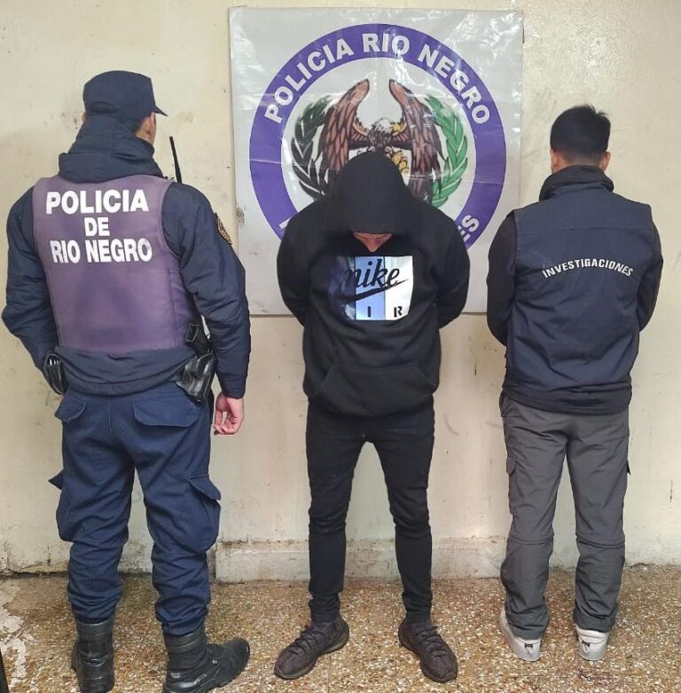 Tenía pedido de captura desde 2020, exhibió un DNI ajeno y terminó detenido tras una recorrida policial en el centro de Bariloche