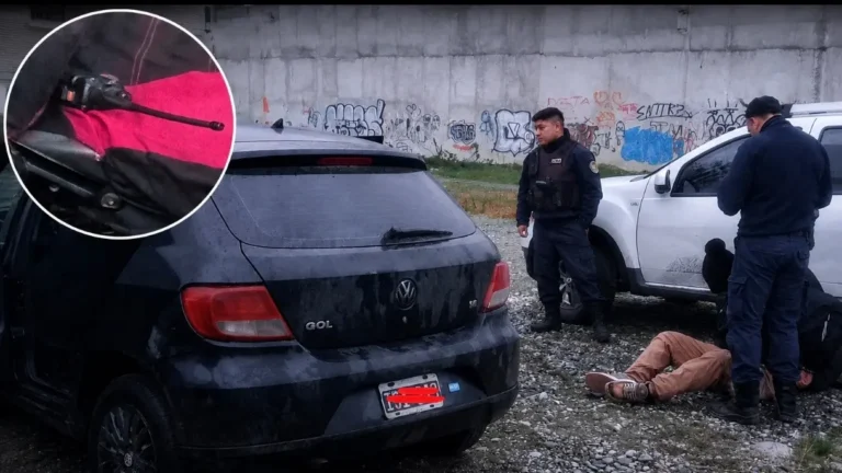 Inhibidor encendido y modo avión: cayeron dos delincuentes que robaban autos en un supermercado de El Bolsón