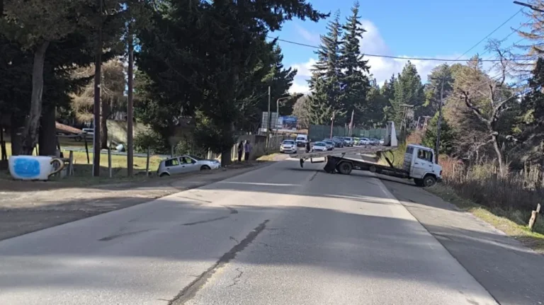 Nuevo despiste en la avenida Bustillo provocó el corte total del tránsito en el oeste de Bariloche