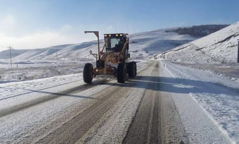 Emiten alerta amarilla por intensas nevadas y viento blanco en la cordillera rionegrina
