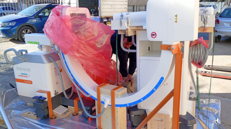 Los hospitales públicos de Bariloche, Viedma y Roca incorporan equipamiento radiológico de última generación para quirófanos