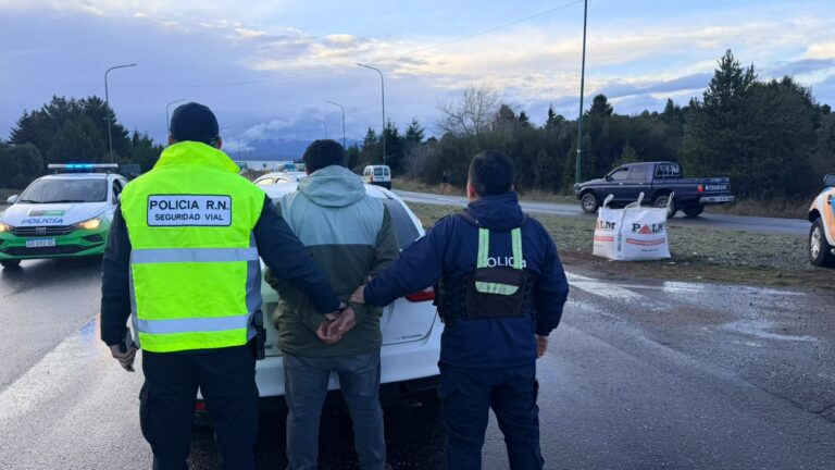 Un hombre fue detenido en Bariloche tras herir de bala a un conductor y sustraerle el vehículo