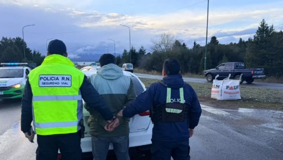 Le disparó, lo golpeó con un arma y le robó el auto: fue detenido en Bariloche
