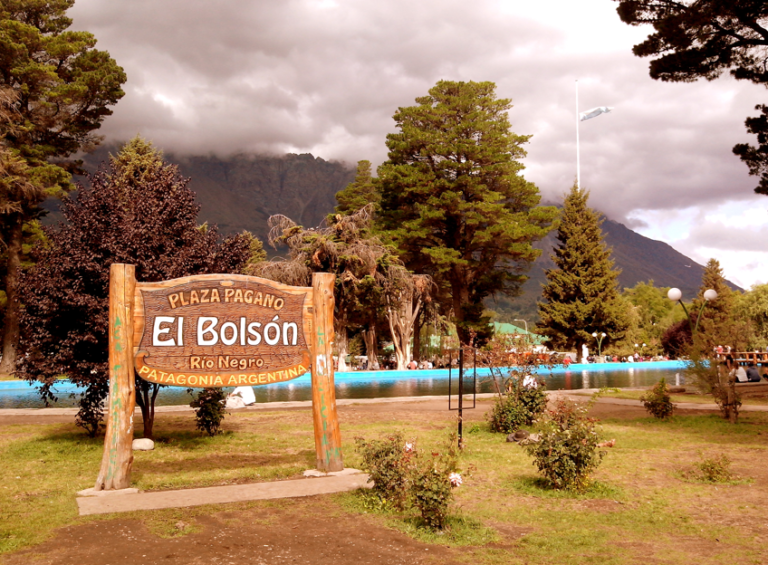 El Bolsón: cerveza artesanal, feria y naturaleza a 120 km de Bariloche