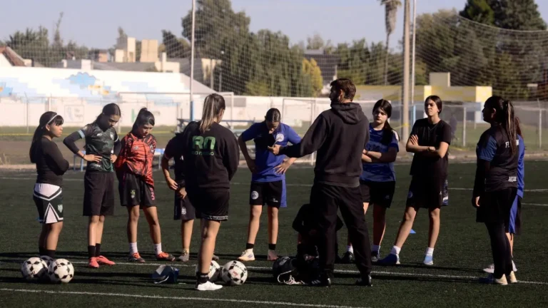Bariloche será sede de un torneo preparación de fútbol femenino camino a los Juegos de la Araucanía