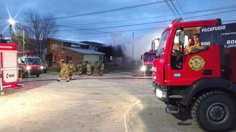 Incendio y explosión de una garrafa en Bariloche: una mujer terminó hospitalizada