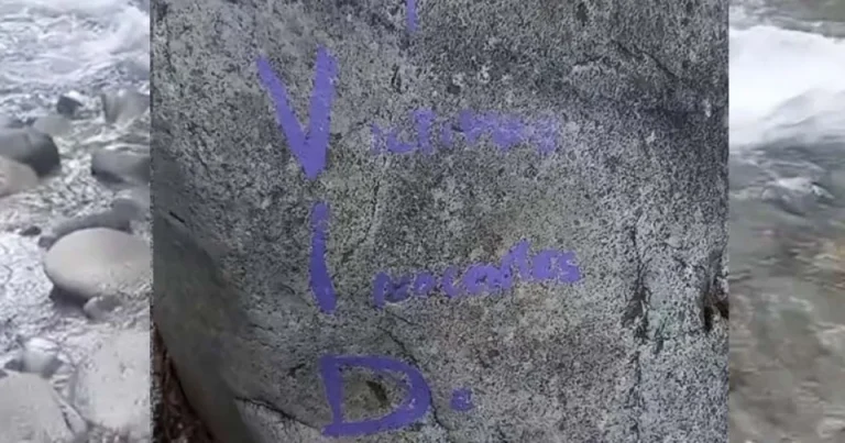 Indignación en Bariloche: vándalos pintaron con aerosol las rocas del arroyo Casa de Piedra