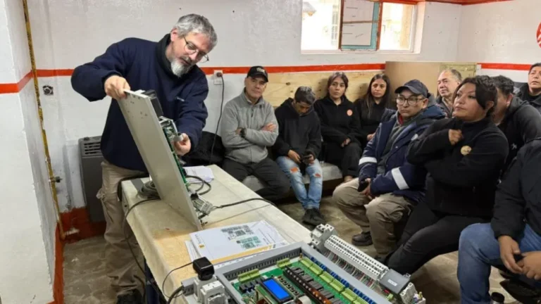 Bariloche: agentes municipales iniciaron una capacitación intensiva sobre semaforización y mantenimiento de controladores