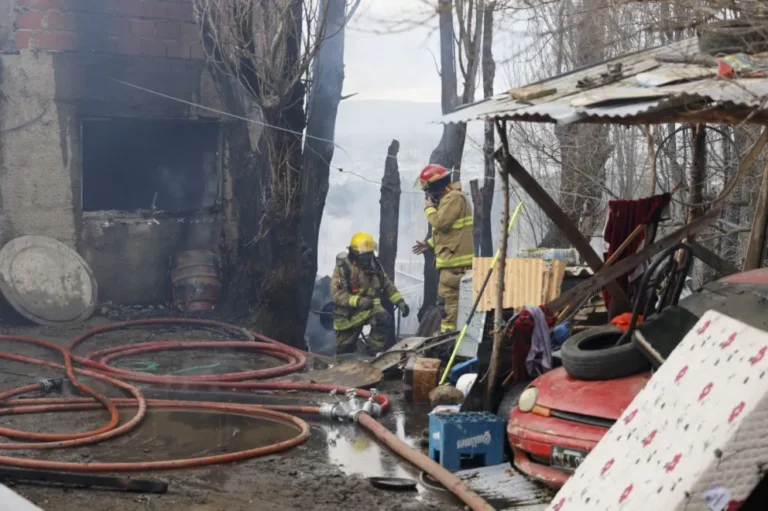 Polémica en Bariloche: Aguas Rionegrinas desmintió versiones sobre una supuesta interrupción del servicio a los Bomberos Voluntarios