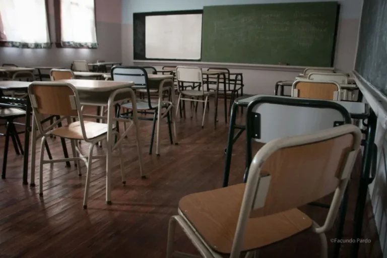 Suspenden las clases presenciales en todos los niveles educativos de Bariloche ante la alerta por temporal
