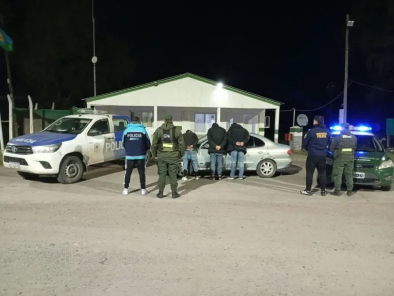 Iban hacia Bariloche con 5 kilos de cocaína y cayeron tras un control de Gendarmería