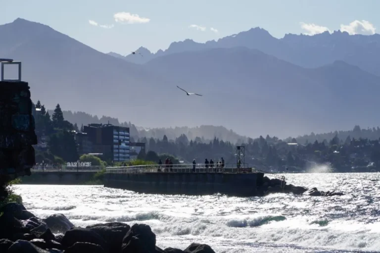 El tiempo en Bariloche prepara un giro brusco: entre el ascenso térmico y el alerta por viento y nieve
