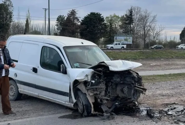 Un joven de 19 años murió y tres personas resultaron heridas tras un trágico choque en el Puente 83