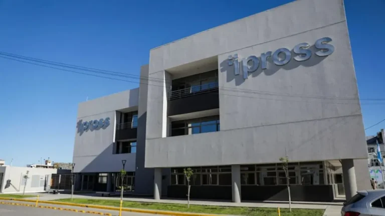 El Gobierno rionegrino busca poner fin a la exclusividad del IPROSS y habilitar la opción de obra social a los estatales