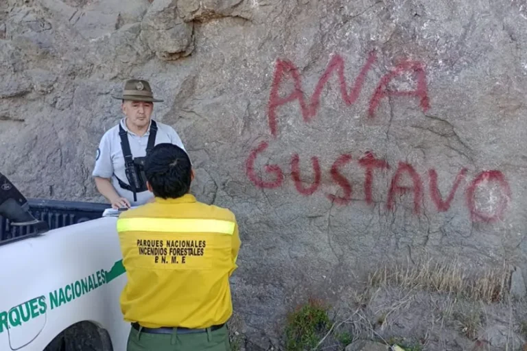 Un camionero que vandalizó formaciones rocosas en el Parque Nacional Nahuel Huapi deberá realizar tareas de restauración ambiental