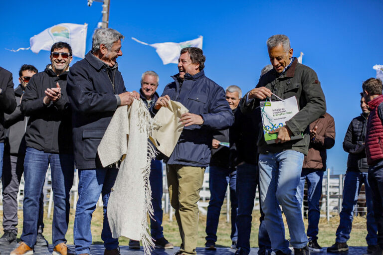 Weretilneck inauguró la 30° Exposición Rural de Viedma y proyectó ampliar la superficie productiva provincial