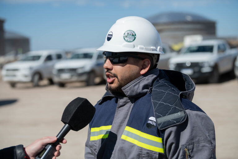 Un trabajador rionegrino integrará el equipo a cargo del primer llenado de tanques en la terminal exportadora Vaca Muerta Sur