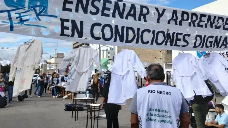 El Gobierno rionegrino convocó a paritarias salariales e incluyó a la UnTER en la negociación