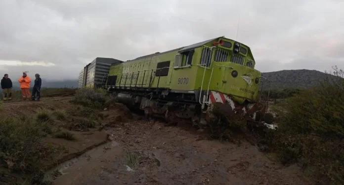 El Tren Patagónico suspendió su servicio hacia Bariloche tras un descarrilamiento provocado por el temporal