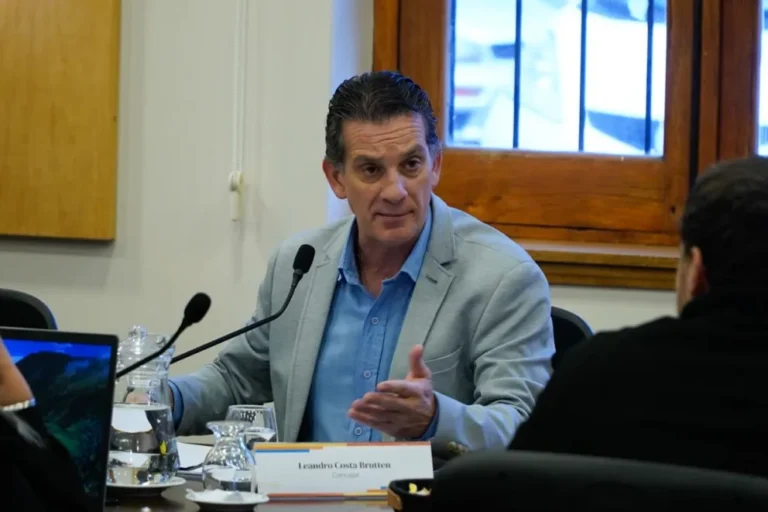 Costa Brutten reconoció un episodio de violencia contra su exesposa y renunciará a su banca como concejal