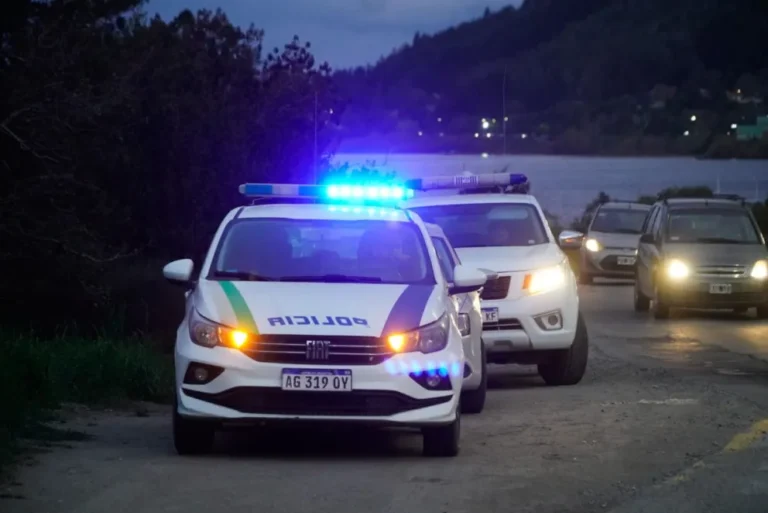 Encontraron a un hombre muerto en situación de calle en la costa del lago